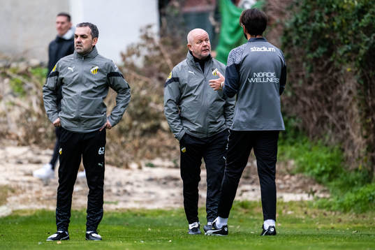 Tränare Per-Mathias Høgmo och fystränare Jordi Gonzalez