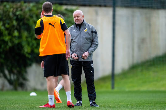 Tränare Per-Mathias Høgmo och Simon Gustafson