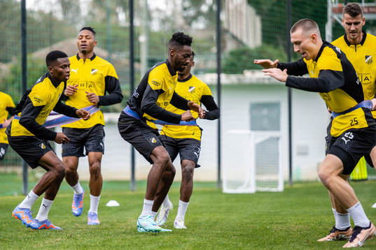 Blair Sebastian Turgott med lagkamrater