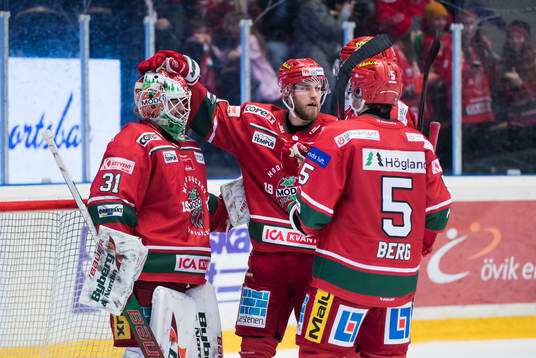 Modos målvakt Marcus Nygren, Josef Ingman och August Berg