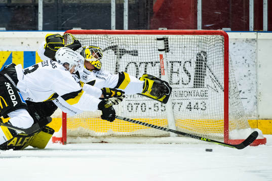 Västerås målvakt Ian Blomquist släpper in 3-2