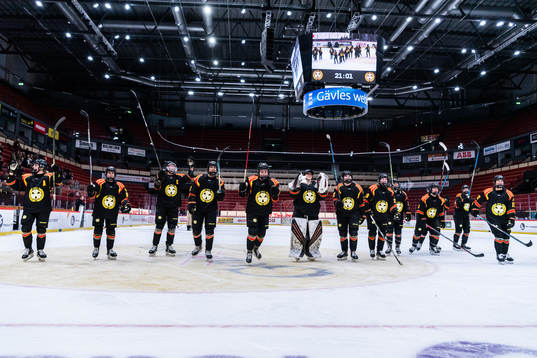 Brynäs spelare jublar
