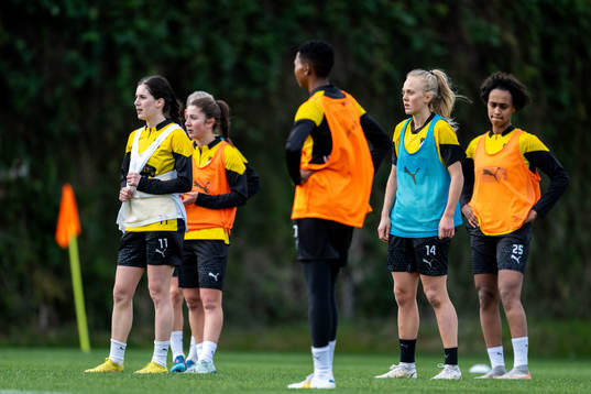 Clarissa Larisey och Molly Johansson