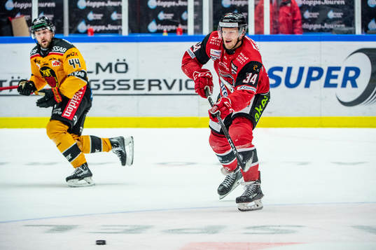 Malmö Redhawks Carl Söderberg mot Luleås Jonathan
