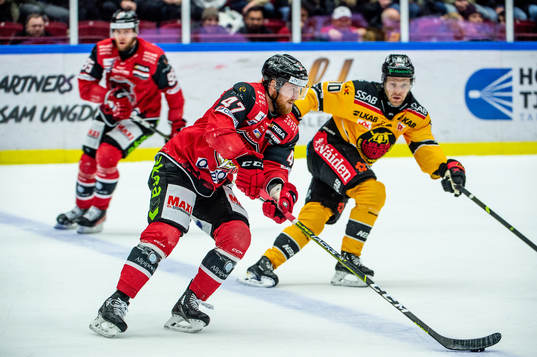Malmö Redhawks Joakim Ryan mot Luleås Einar Emanuelsson