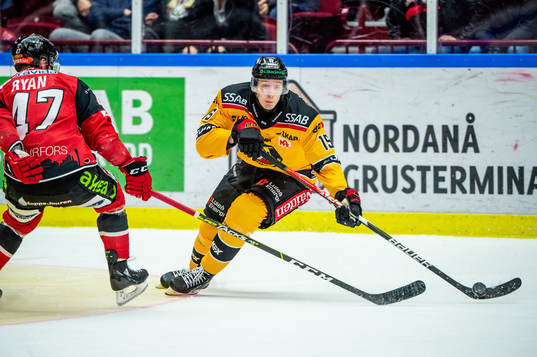 Luleås Carl Mattsson mot Malmö Redhawks Joakim Ryan