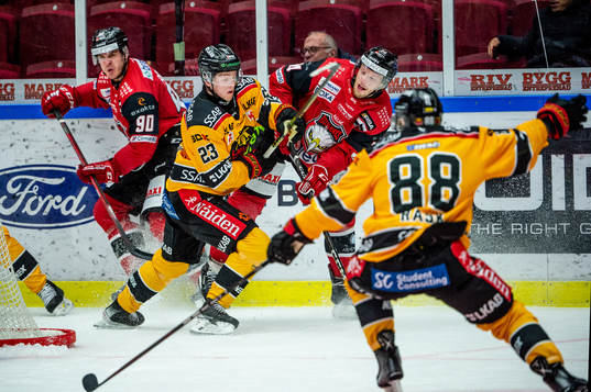 Malmö Redhawks Carl Söderberg och Lance Bouma mot Jesper