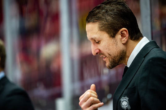 Malmö Redhawks tränare Tomas Kollar deppar