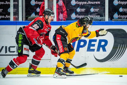 Malmö Redhawks Lance Bouma mot Luleås Jack Connolly