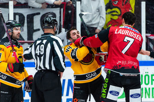 Luleås Jonathan Andersson och Malmö Redhawks Oliver