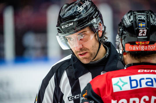 Domare Mikael Sjöqvist och Malmö Redhawks Christoffer