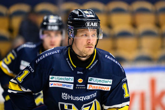 HV71s Simon Önerud innan ishockeymatchen i SHL mellan HV71