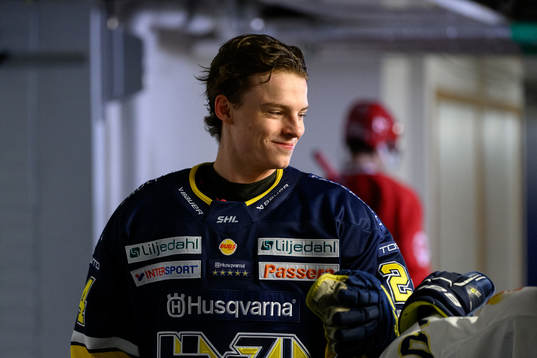 HV71s Oscar Fisker Molgaard innan ishockeymatchen i SHL