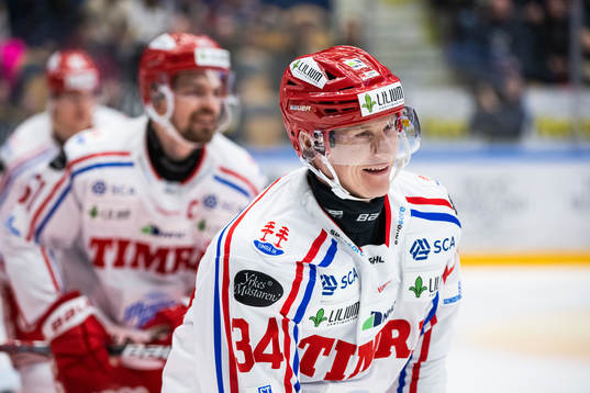 Timrås Olli Palola jublar