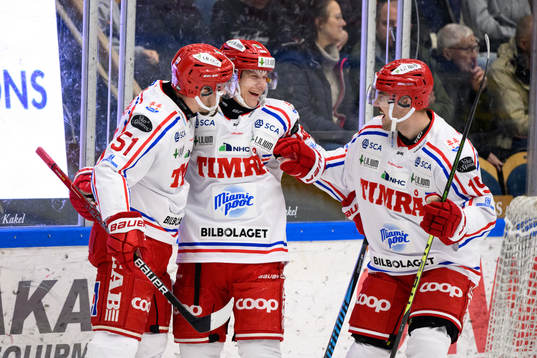 Timrås Olli Palola jublar