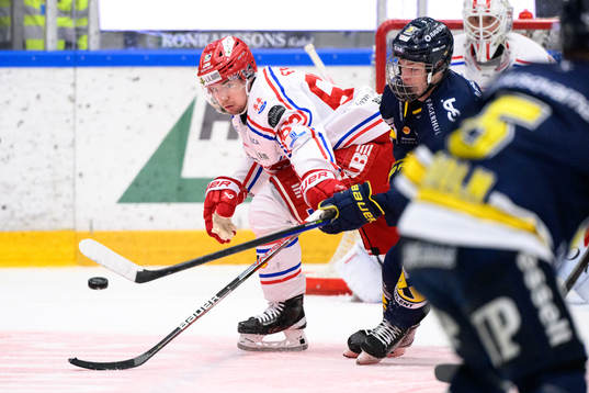 Timrås Elmeri Eronen och HV71s Oscar Fisker Molgaard