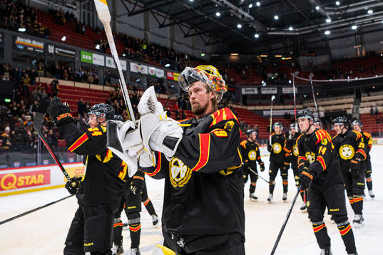 Brynäs målvakt Anders Lindbäck jublar