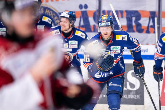 Växjös Joachim Blichfeld jublar