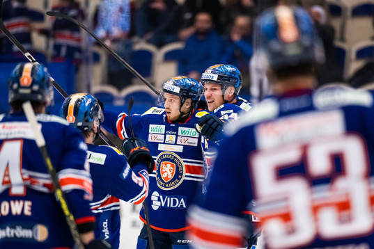 Växjös Kalle Kossila och Joel Persson jublar