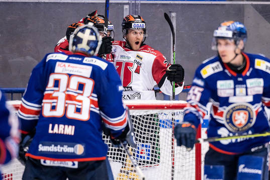 Örebros Jani Lajunen jublar