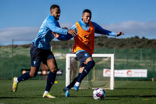 Isaac Kiese Thelin och Sergio Pena