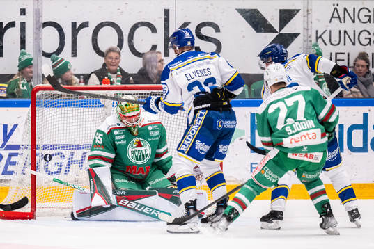 Leksands Kalle Östman gör 0-1 bakom Rögles målvakt