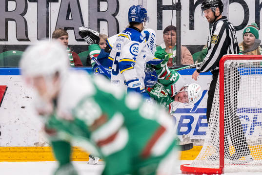Rögles Oskar Pettersson och Leksands Anton Lindholm i