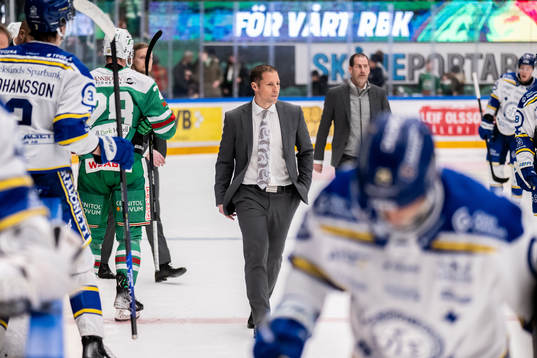 Rögles tränare Cam Abbott deppar