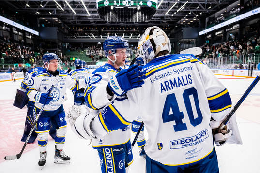 Leksands Olle Alsing och målvakt Mantas Armalis jublar