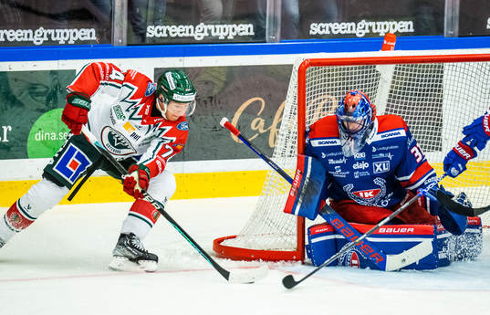 Frölundas Andreas Borgman och Oskarshamns målvakt Tim Juel