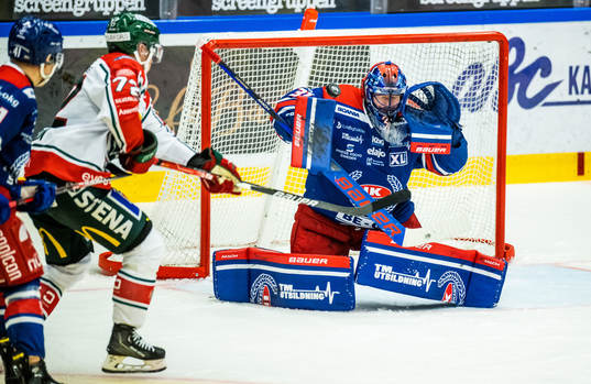 Frölundas Patrik Carlsson och Oskarshamns målvakt Tim Juel