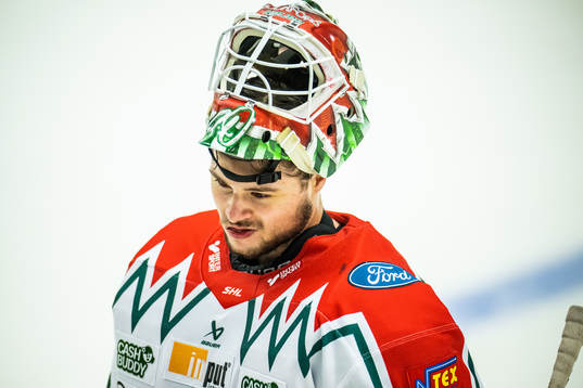 Frölundas målvakt Frederik Dichow jublar