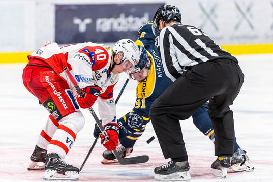 Västerviks Noah Hasa och Södertäljes Aaron Luchuk