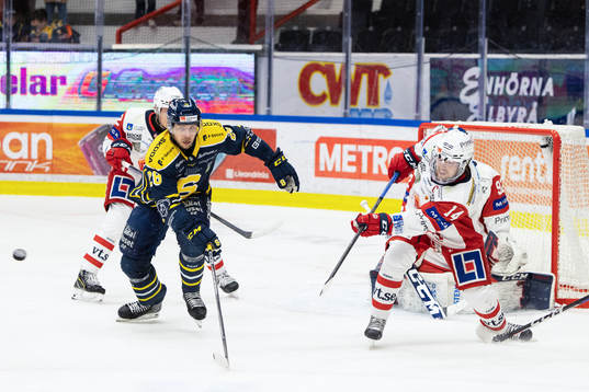 Västerviks målvakt Edvin Olofsson och Södertäljes Emil
