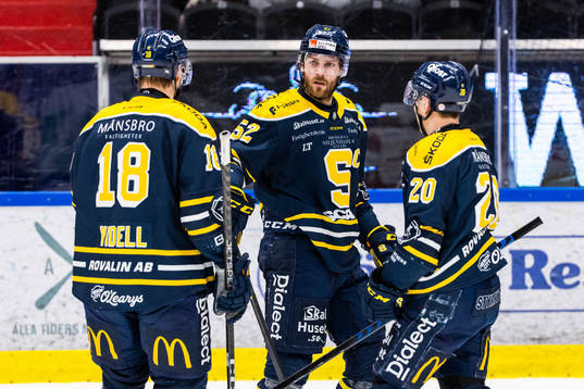 Södertäljes Christopher Liljewall jublar med Linus Videll