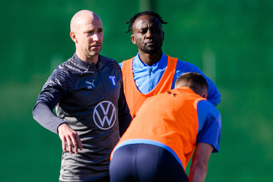 Tränare Henrik Rydström och Mohamed Buya Turay