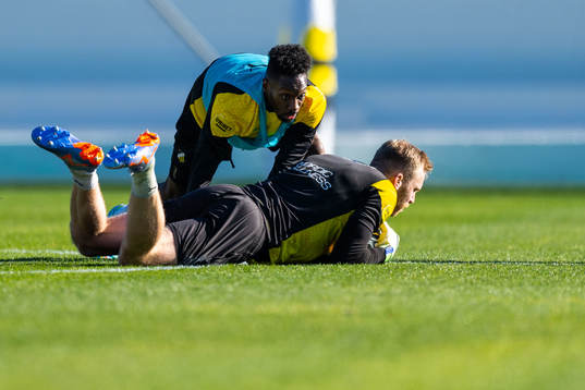 Blair Sebastian Turgott och målvakt Peter Abrahamsson