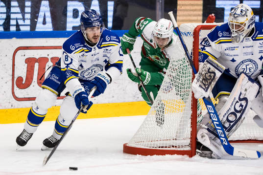 Leksands Matt Caito och Rögles Linus Sjödin och Leksands