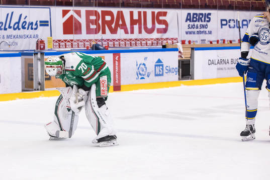 Rögles målvakt Calle Clang  deppar