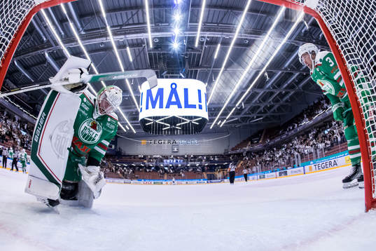 Rögles målvakt Calle Clang och Michael Kapla deppar