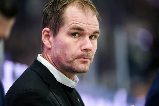 Färjestads huvudtränare Tomas Mitell deppar