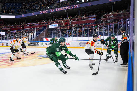 Färjestads Victor Ejdsell och Brynäs Samuel Johannesson