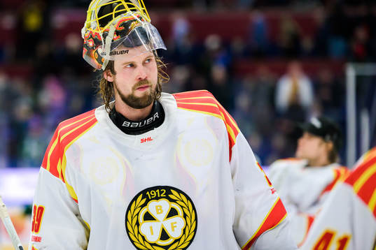 Brynäs målvakt Anders Lindbäck deppar