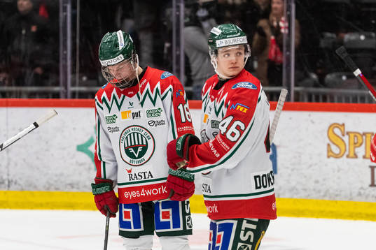 Frölundas Otto Stenberg och Liam Dower Nilsson deppar