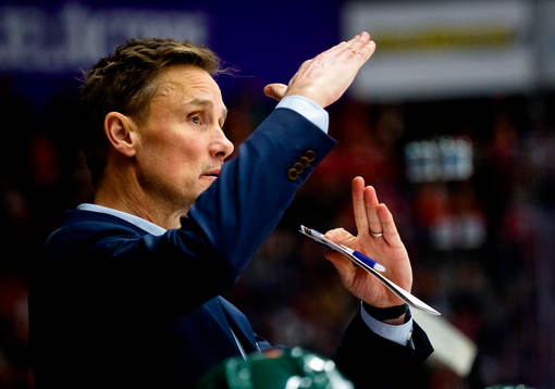 Frölundas tränare Roger Rönnberg tar time out