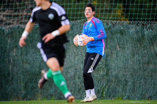 Goalkeeper Jeong Minki of Hammarby