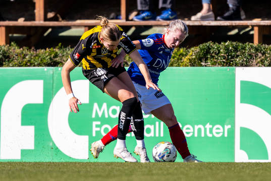 Häckens Dilja Zomers och Vålerengas Laura Pedersen  i