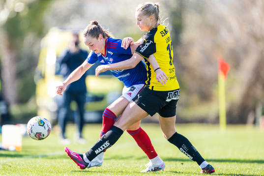 Vålerengas Janni Bøgild Thomsen och Häckens Stine Larsen