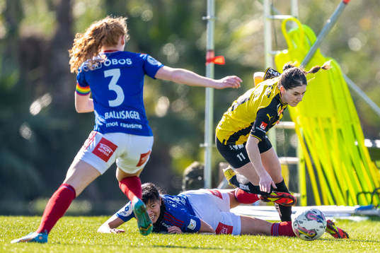 Häckens Clarissa Larisey och Vålerengas Ylinn Tennebø