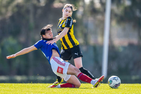 Häckens Clarissa Larisey och Vålerengas Ylinn Tennebø